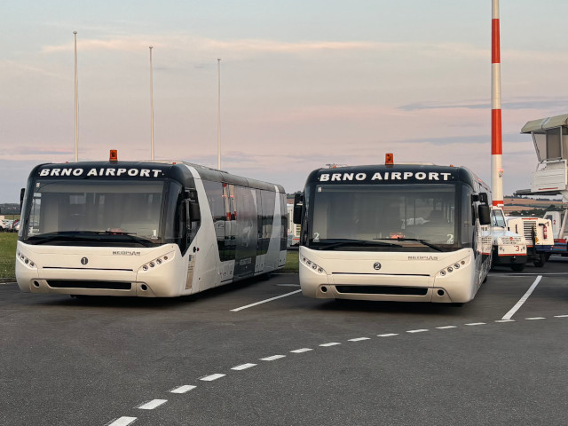 Speciln letitn autobusy Neoplan